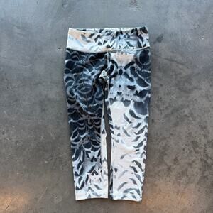 Lululemon Wunder Under Yoga Grey White Abstract Art Pattern Crop Women's 6